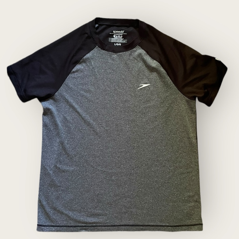 Speedo men’s large gray and black dri fit material tshirt